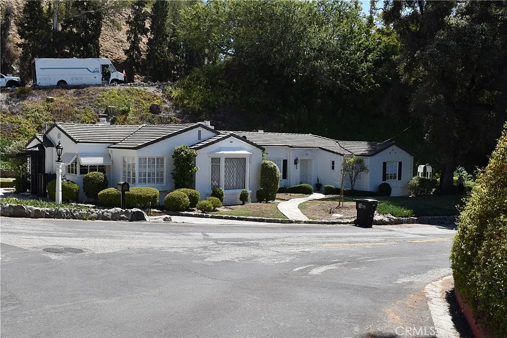 3 bed, 2268 sqft, $8,250 — Photo 1