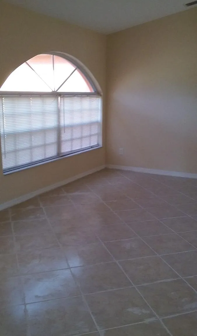 3 bed, 2063 sqft, $1,800 — Photo 3