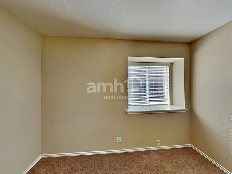 765 Tomah Dr — Photo 9