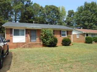 1901 Longleaf Dr, Charlotte, NC 28210