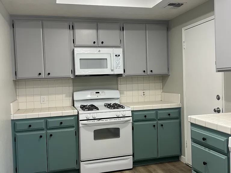 9208 Langdon Ave — Photo 8