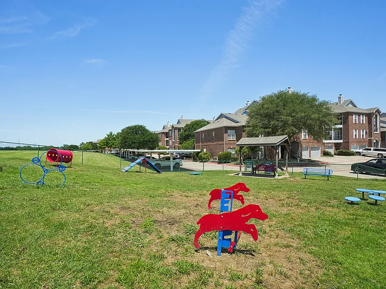Creekside 121 Apartments — Photo 32
