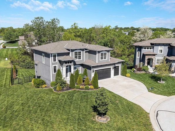 408 SE Weiss Cir, Lees Summit, MO 64063