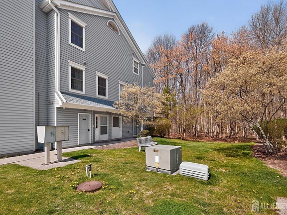 3rd image of 217 Prestwick Way