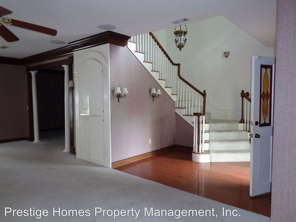 2nd image of 806 E Lee St APT 10