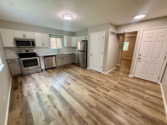 2nd image of 12 Holloway Dr #12B