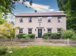 4 Brookwood Dr, Newtown, CT 06470