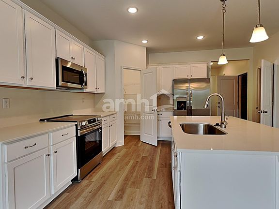 4th image of 4788 McDade Ln