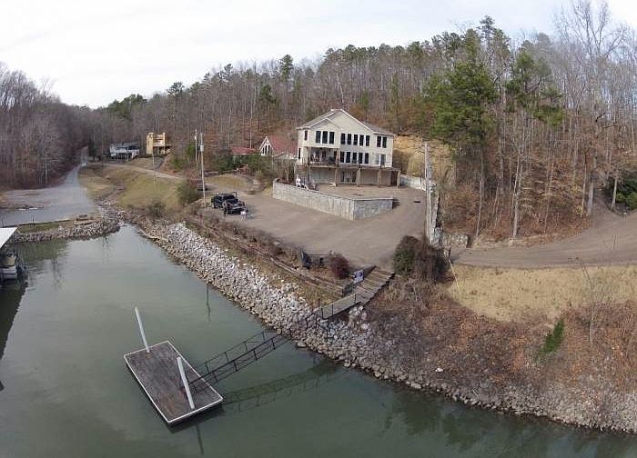 1st image of 245 Hollow Ln