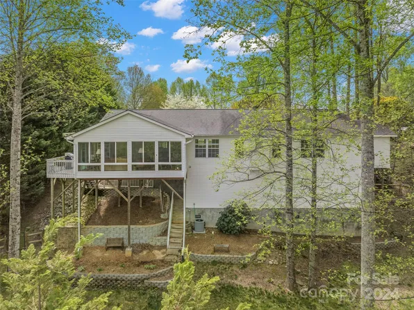 106 Red Cedar Dr, Hendersonville, NC 28792