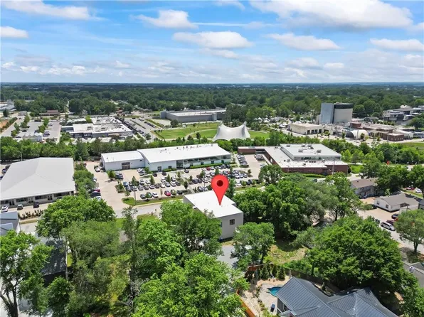 805 SE 5th St, Bentonville, AR 72712