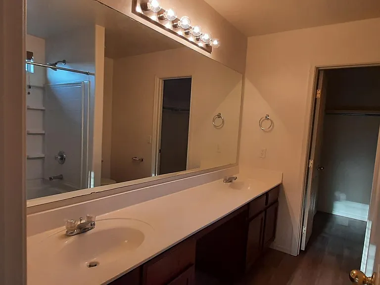 MB - His and Her sinks