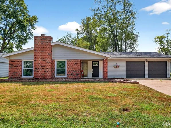 4 Primrose Ln, Fairview Heights, IL 62208