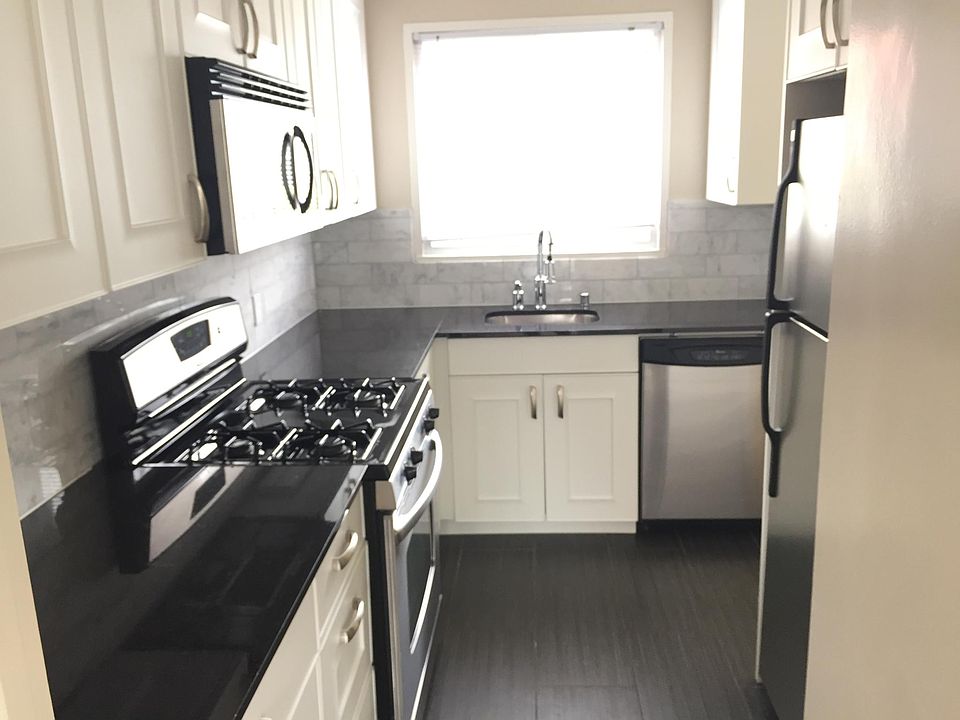 1st image of 402 Vidal Dr