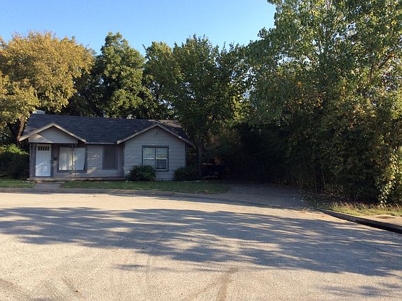2nd image of 703 Bowie St