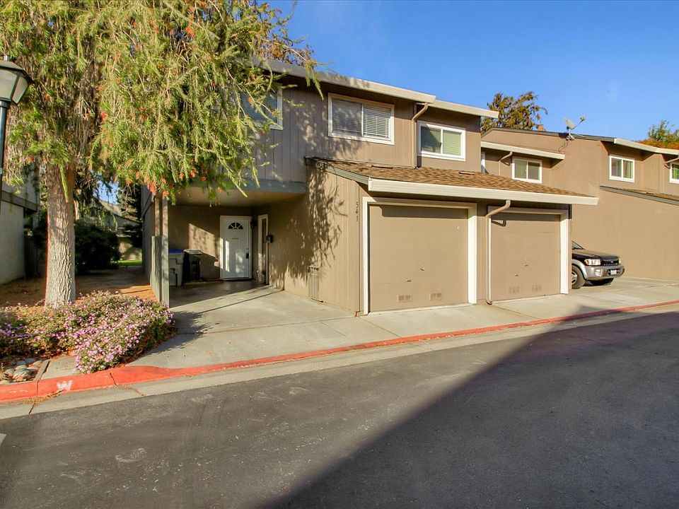 1st image of 541 Winterberry Way