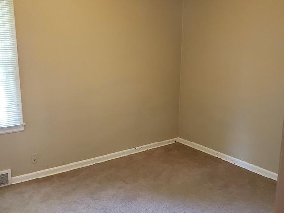5th image of 1030 Yale Ave