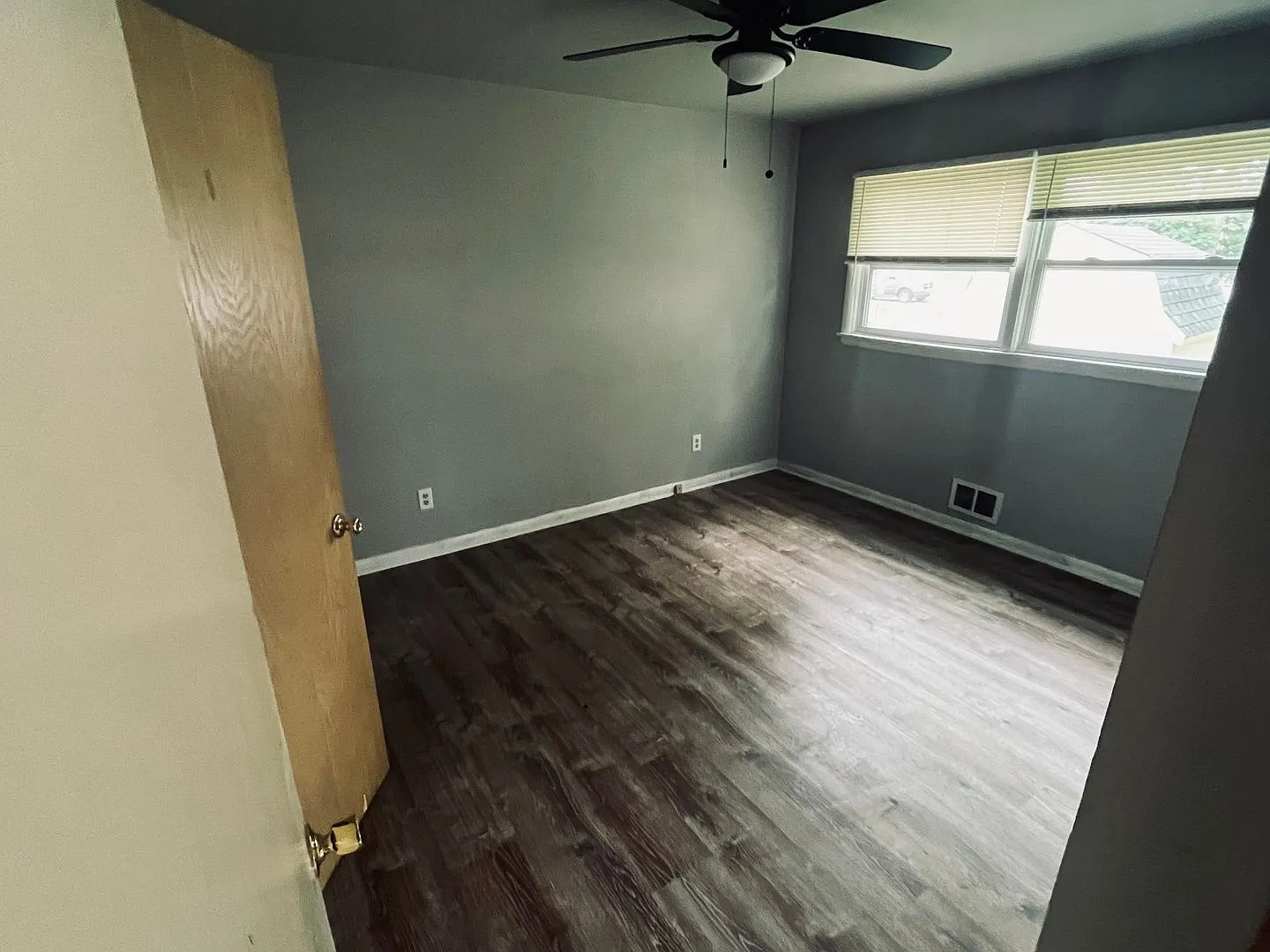 Price Reduced | $250 Move-In Credit | Renovated 2br Near Lake Michigan | Housing Vouchers Welcome — Photo 3