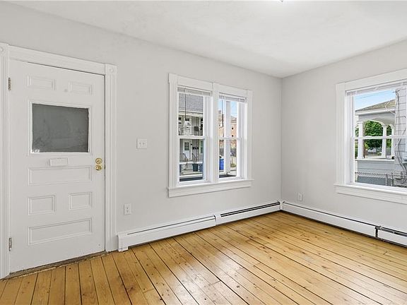 4th image of 68 Bouvier Ave