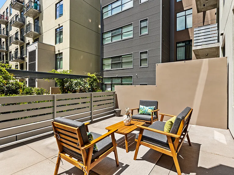 527 10th Ave #211 — Photo 24