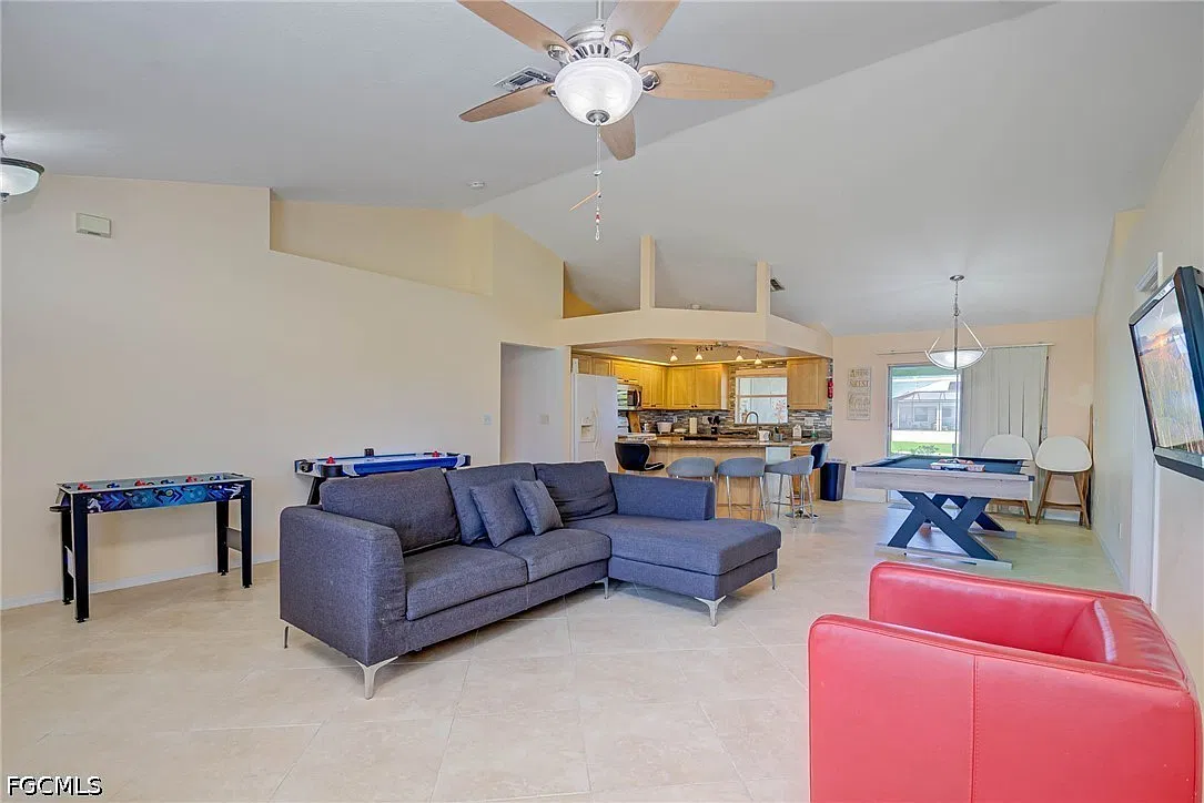 4 bed, 2.0 bath, 1712 sqft, $2,900 — Photo 4
