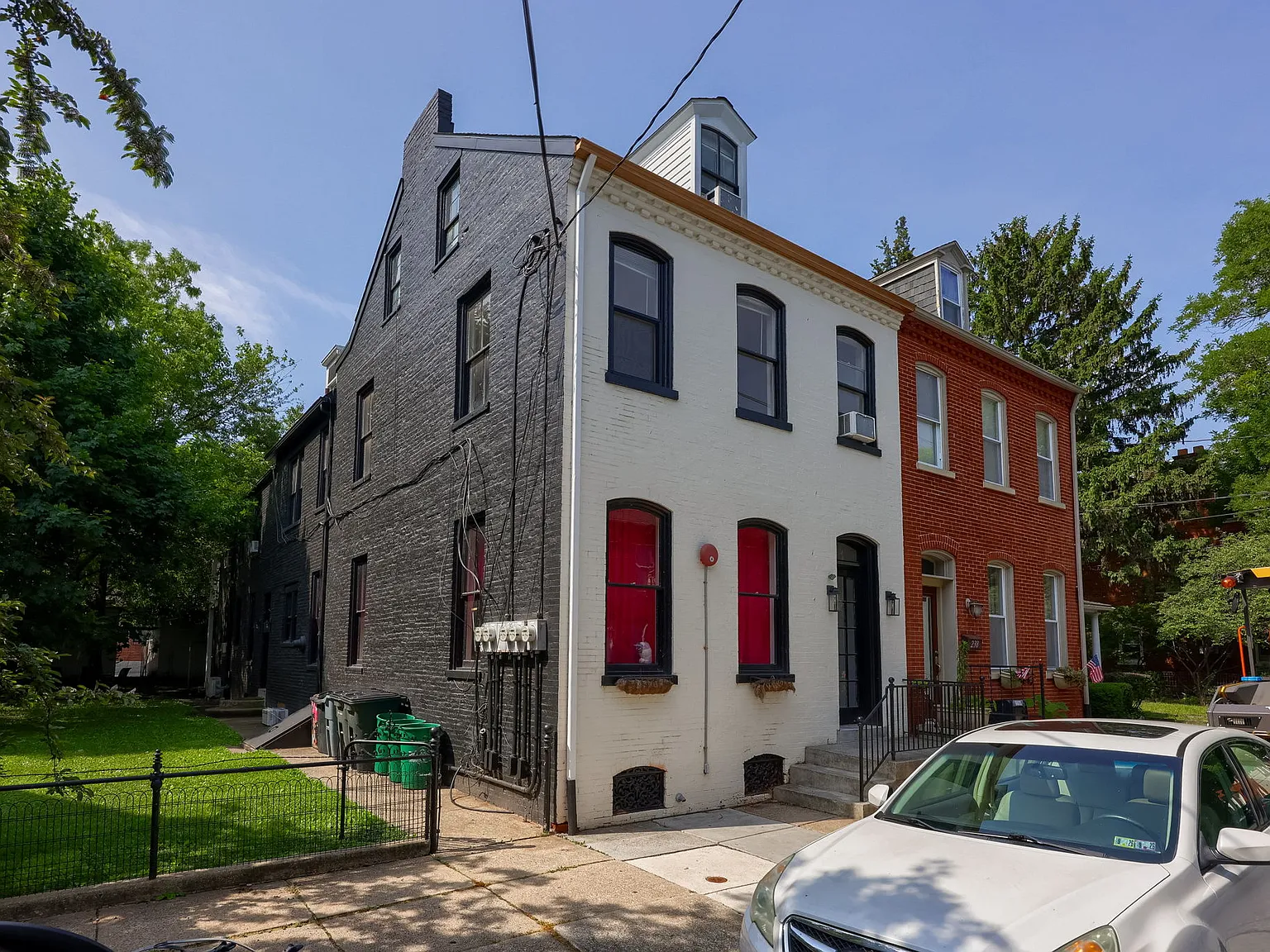 2 bed, 1000 sqft, $1,295 — Photo 1