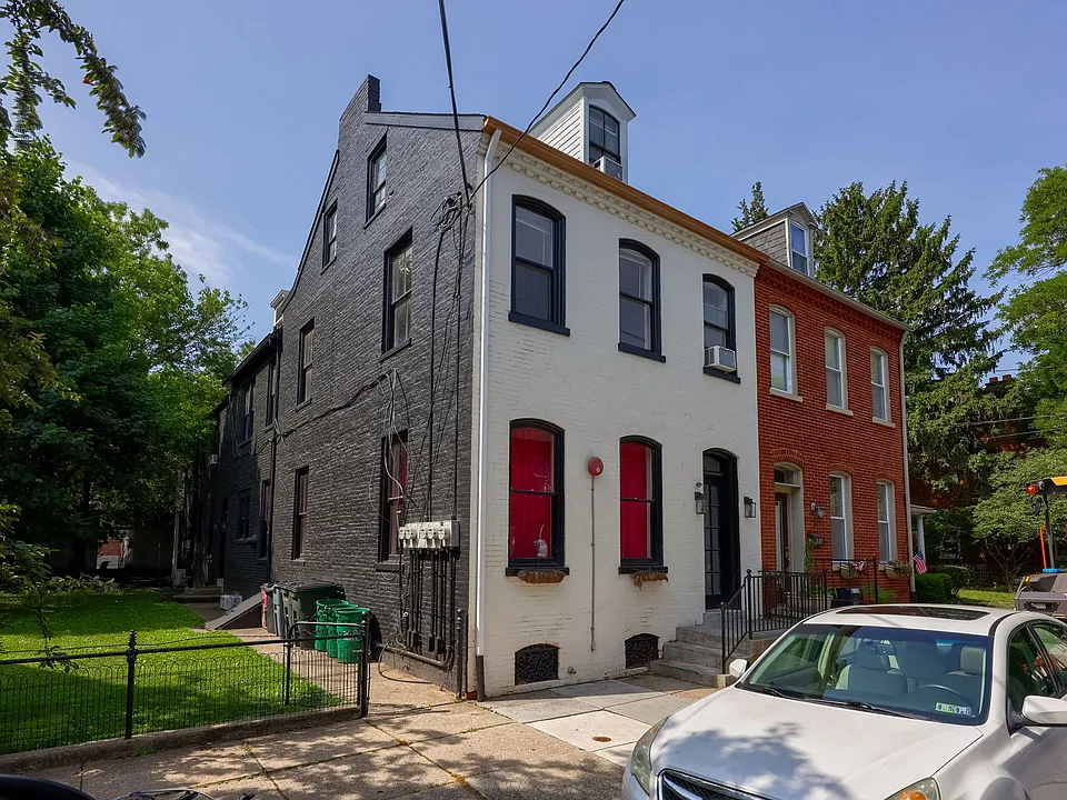 240 E Frederick St #2