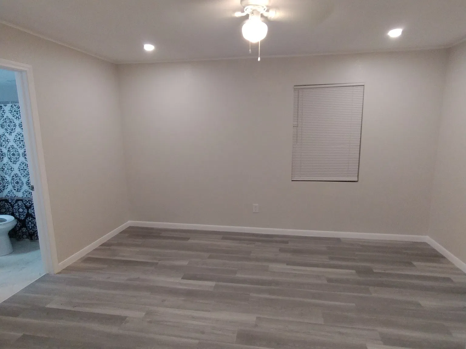 716 W Avenue I — Photo 3