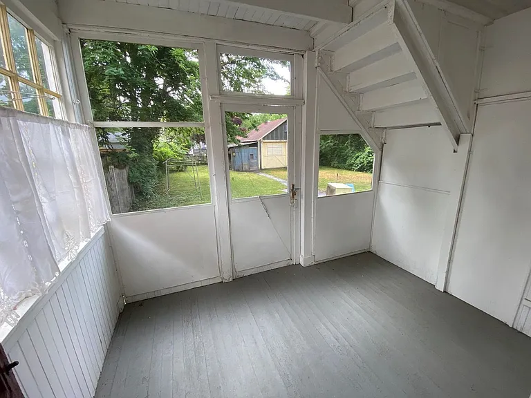 137 Nicoll St. — Photo 11