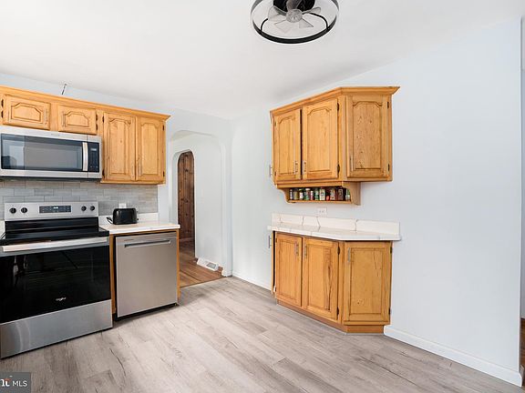 3rd image of 48 Hessey Ln
