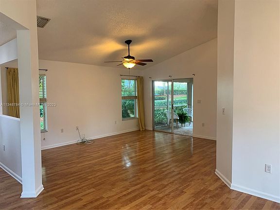 5th image of 2020 SE 5th Pl
