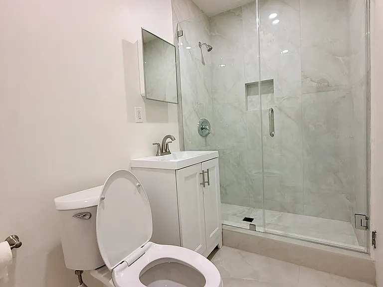 441 1/2 W Lexington Dr — Photo 9