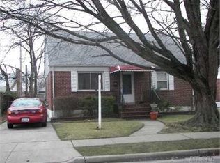 32 Circle Dr, Hempstead, NY 11550