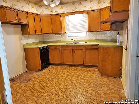 5th image of 474 Dresden Dr
