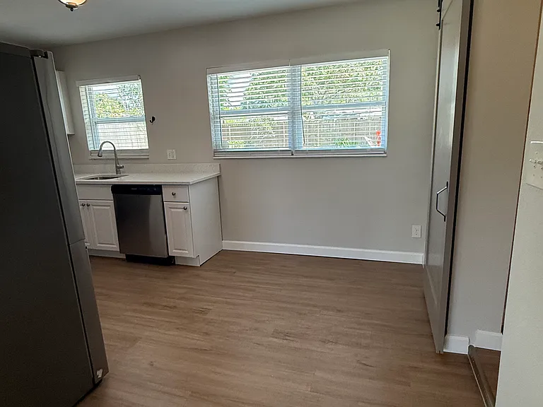 224 44th Ave NE — Photo 8