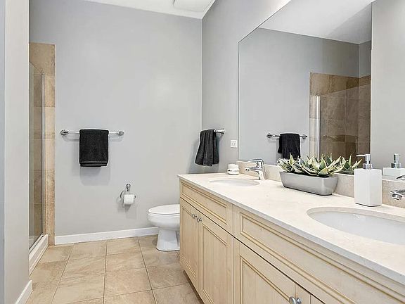 4th image of 109 W Polk St #1003
