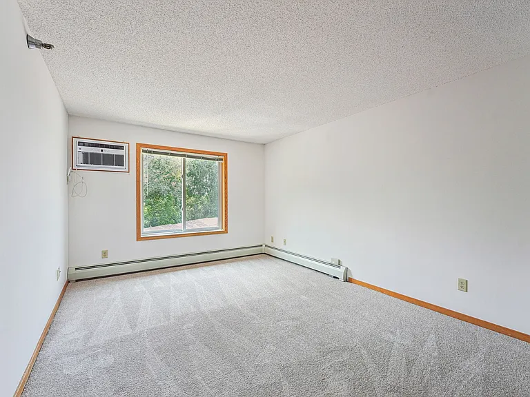 Oaks Lincoln Apartments — Photo 36