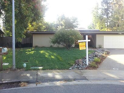 Front Yard w/ sprinkler