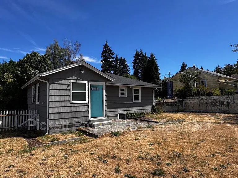 631 Bertha Ave — Photo 15