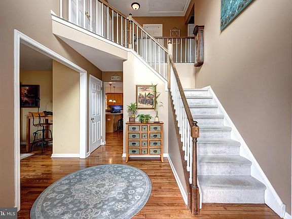 2nd image of 9 Thayer Dr