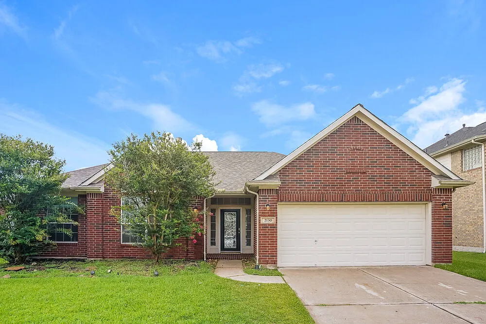 3 bed, 2.0 bath, 2281 sqft, $2,605 — Photo 1