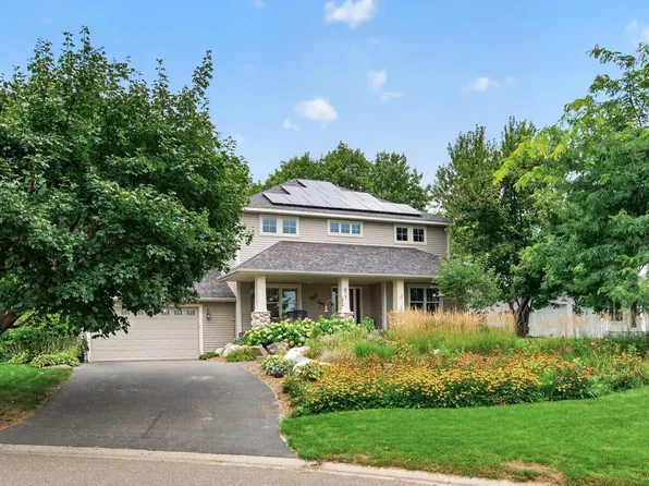 877 New Century Blvd S, Maplewood, MN 55119