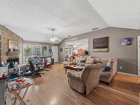 5th image of 106 E Schreiber St