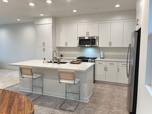 3rd image of 10547 Coupland Way