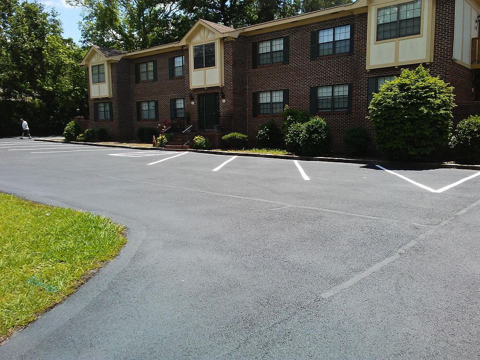 2nd image of 4 Whirlaway Dr APT 203
