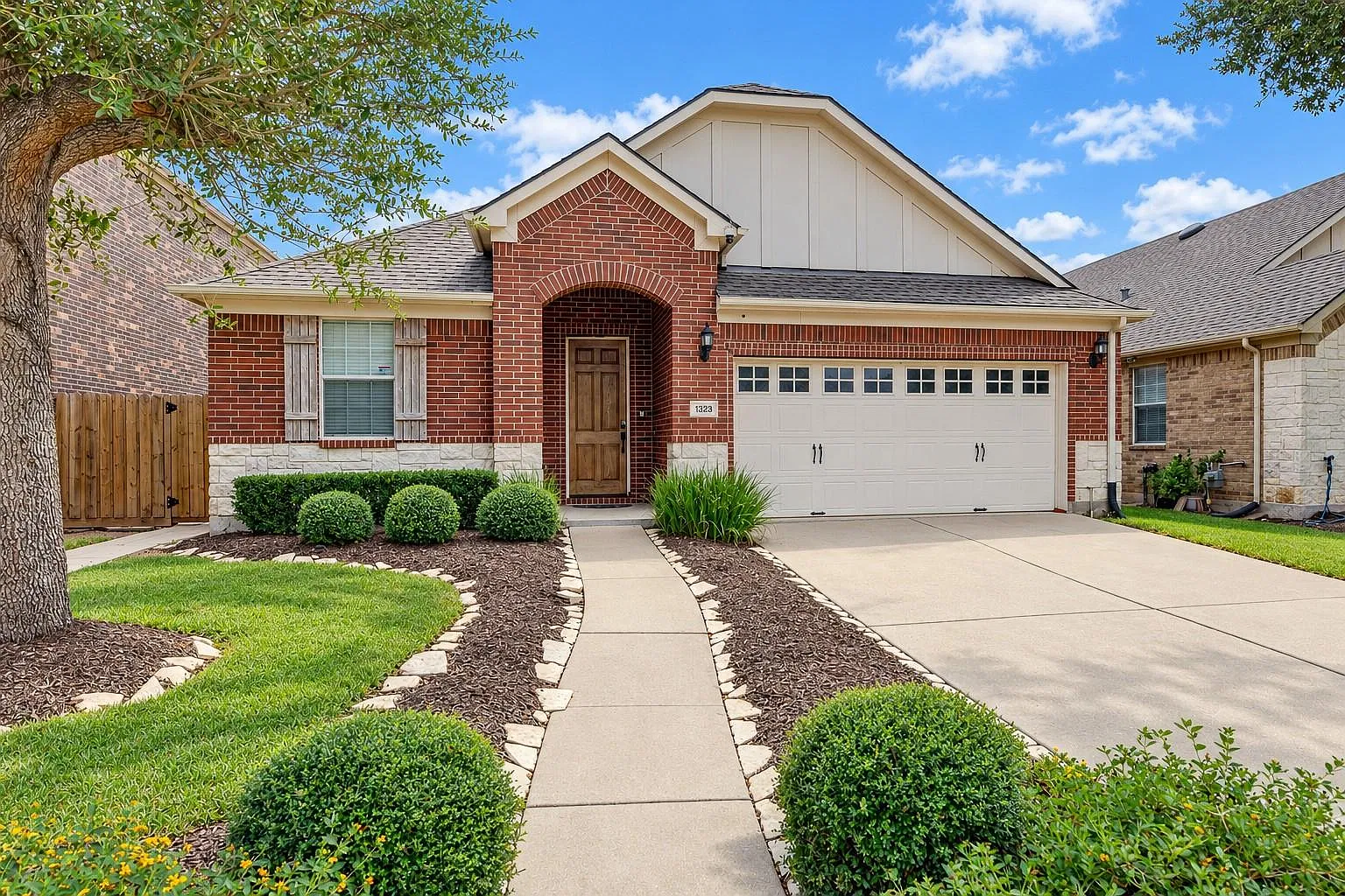 4 bed, 3.0 bath, 2716 sqft, $2,950 — Photo 3