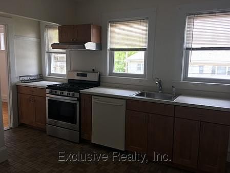 3rd image of 679 Belmont St #2