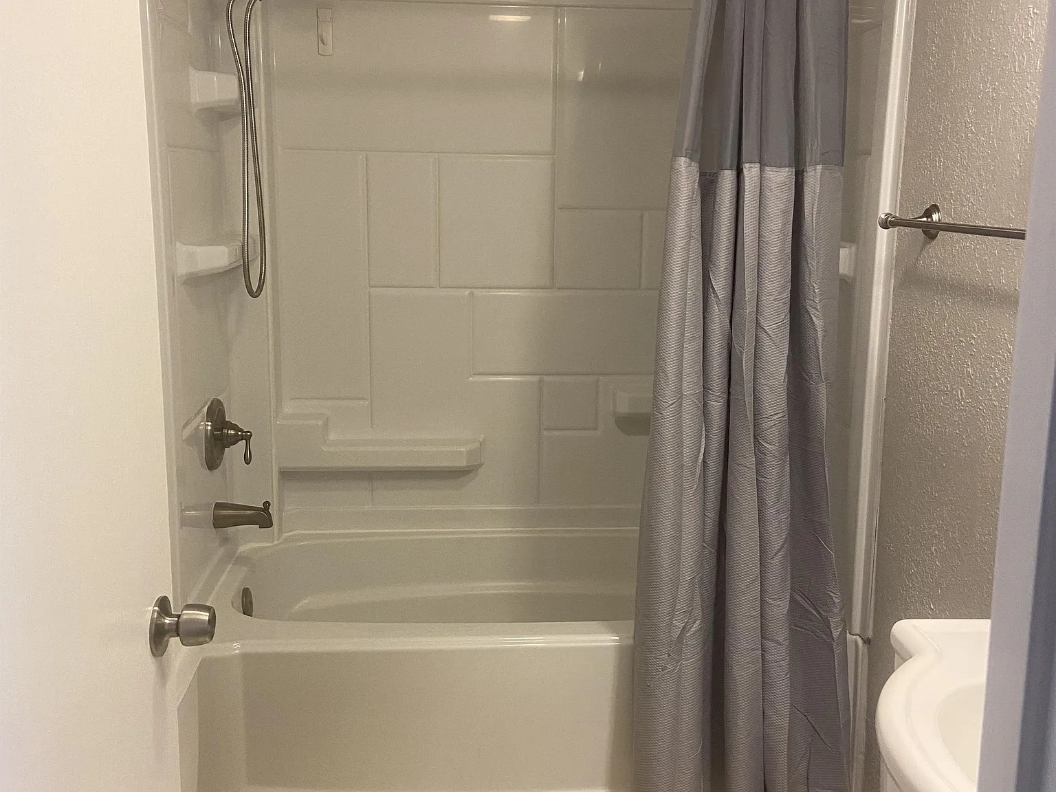 1302 East 40th Street — Photo 4