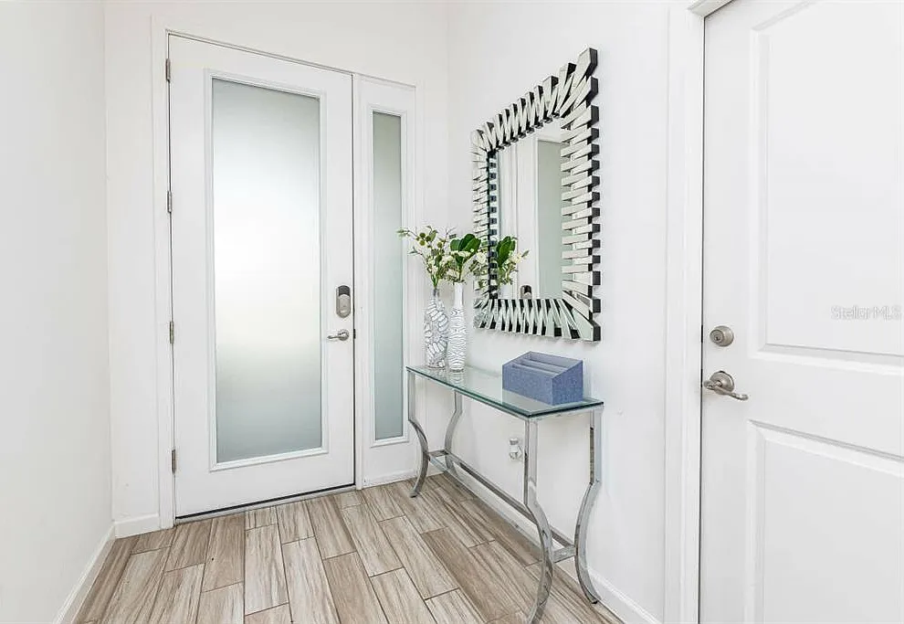 5 bed, 5.0 bath, 3067 sqft, $3,900 — Photo 2