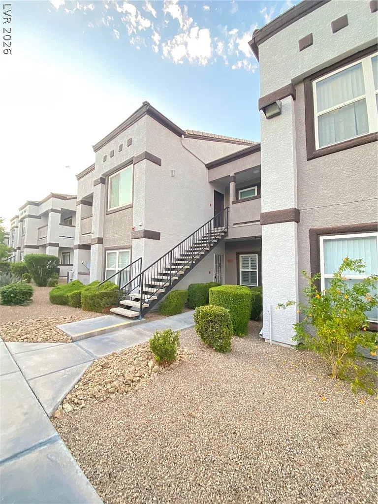 2 bed, 2.0 bath, 1046 sqft, $1,395 — Photo 1